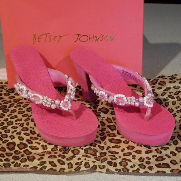 betsey johnson flip flops